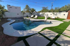 Sam Hughes Desert Oasis, Private Pool & Walk to UA